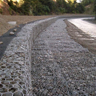 Как ведут себя габионные укрепления в районах с интенсивными осадками?